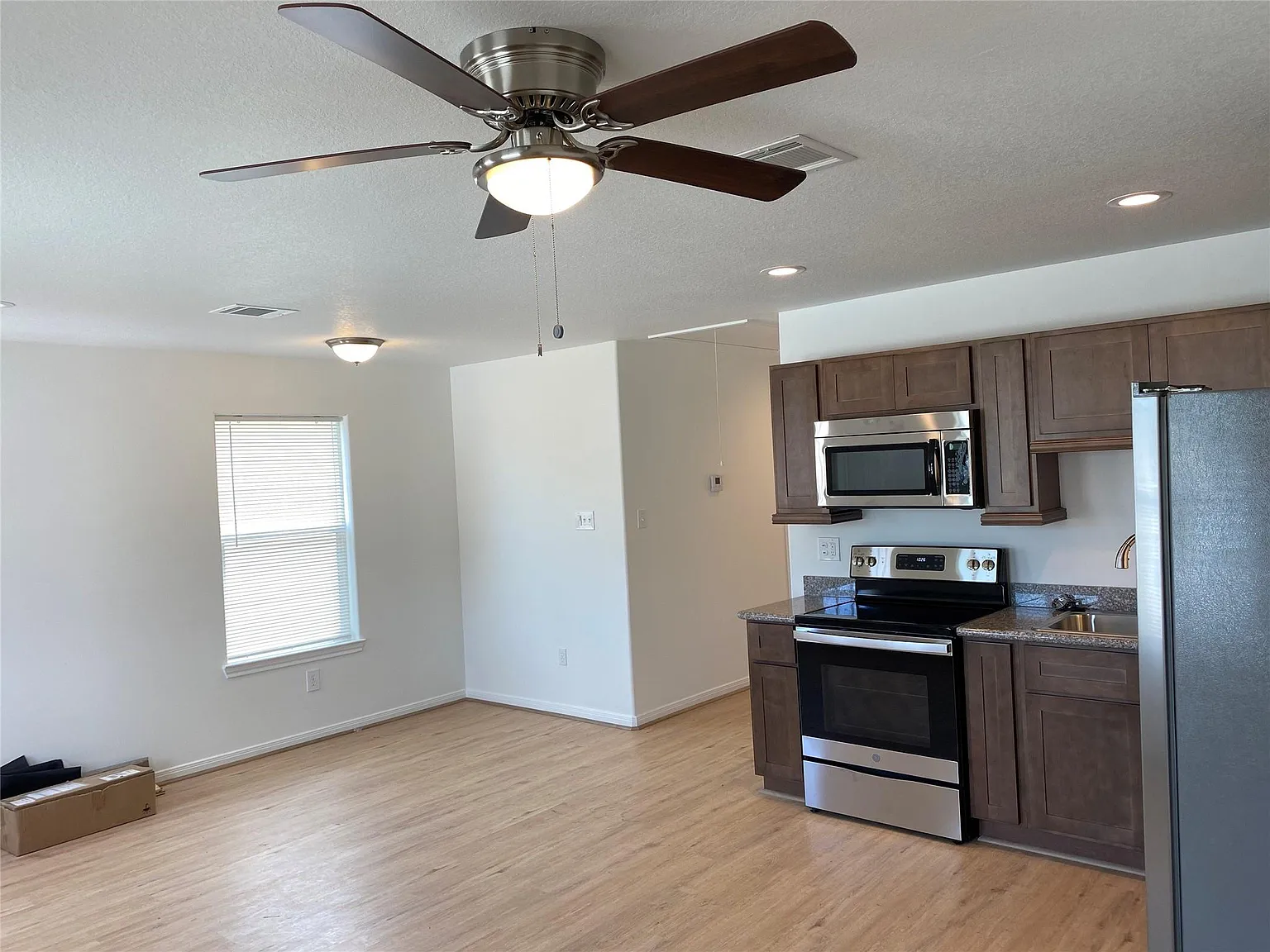 2 bed, 1.0 bath, 800 sqft, $1,100 — Photo 4