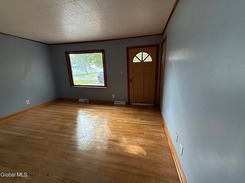 3rd image of 112 Mercer Avenue