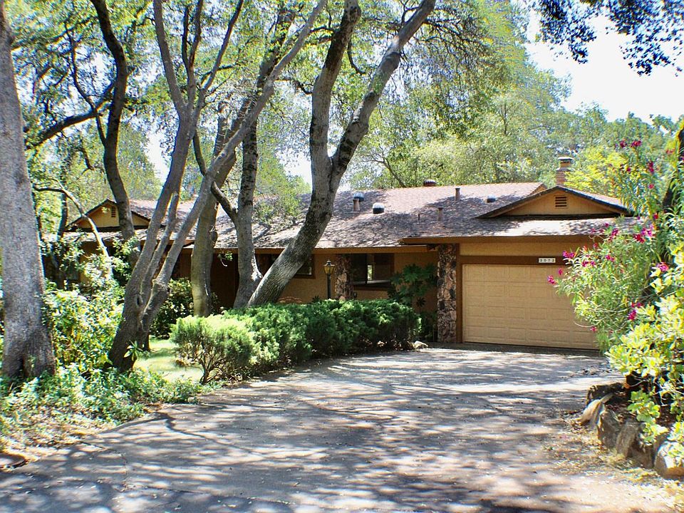 2nd image of 3072 Cedarhurst Ct