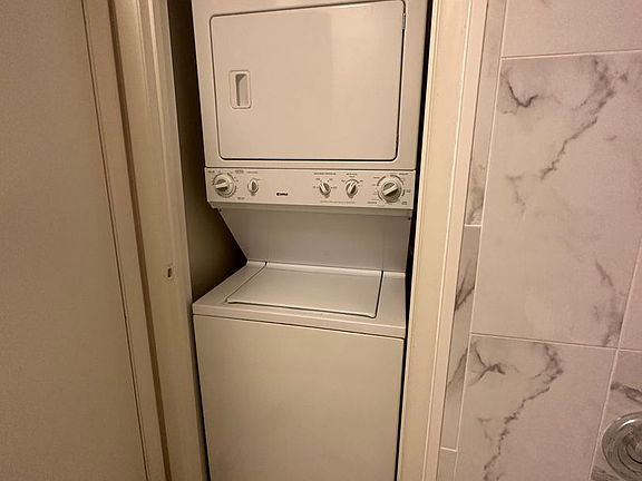 4th image of 2921 Country Manor Ln APT 34