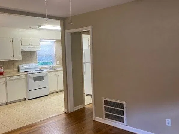 12 Dowling St, Daleville, AL 36322