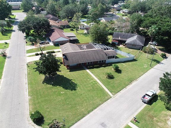 3rd image of 2302 Wildwood Dr