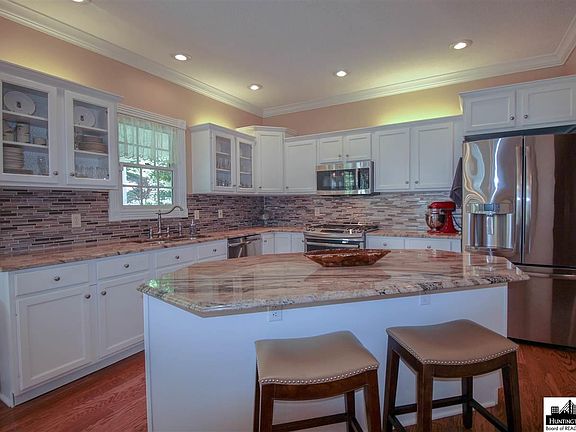 5th image of 5021 Bennington Dr