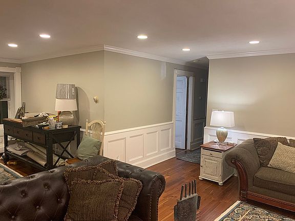 Wainscot & Crown Molding