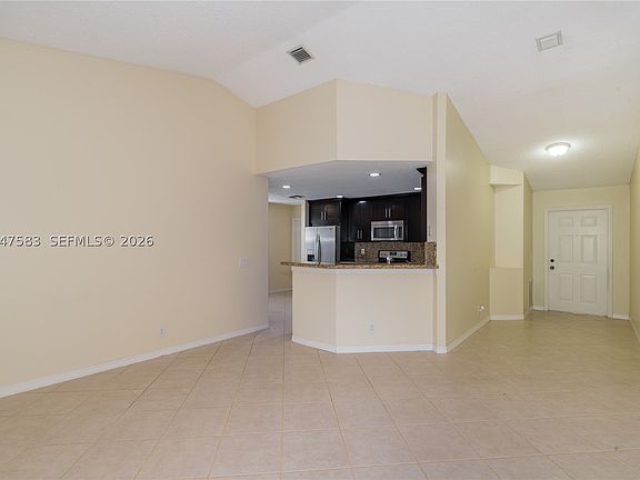 5th image of 4152 Pine Ridge Ln #0