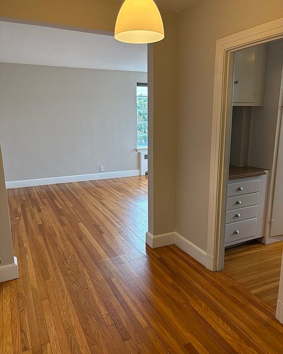 1st image of 93 Strathmore Rd APT 10