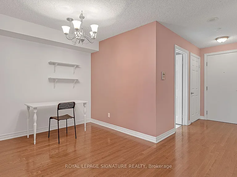 270 Wellington St W #710 — Photo 27
