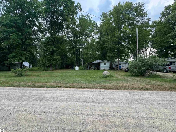 7645 Windoga Lake Dr #218, Weidman, MI 48893