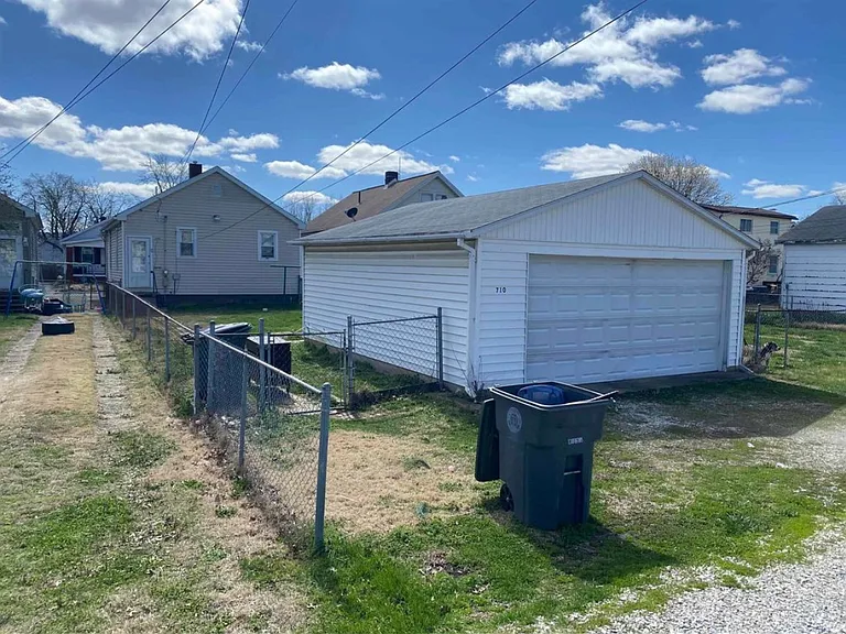 710 Reis Ave — Photo 10