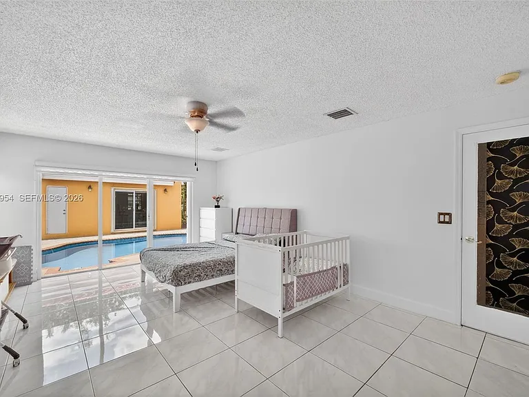 685 SW 198th Ter — Photo 21