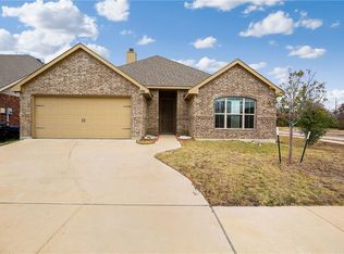 1217 Raleigh Path Rd, Denton, TX 76208