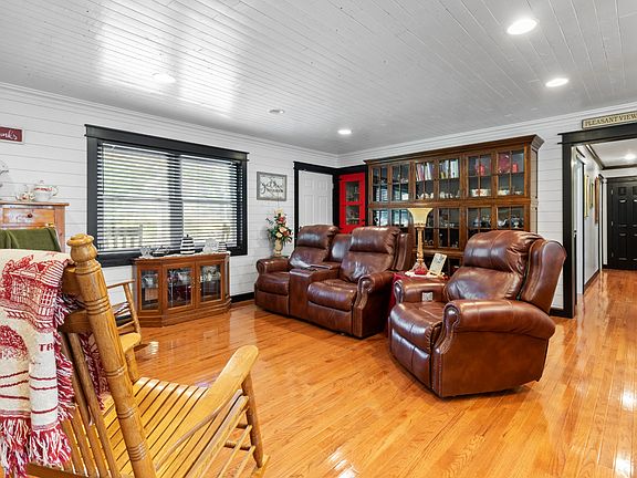 3rd image of 308 Amanda Dr