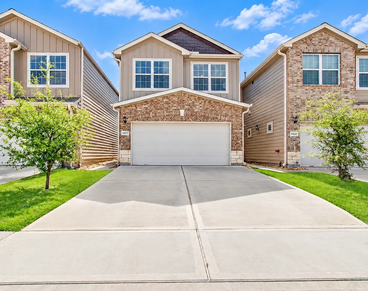 3 bed, 2.5 bath, 1476 sqft, $2,400 — Photo 1