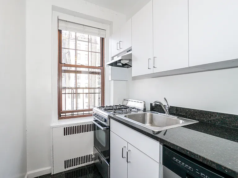 150 Remsen St #26 — Photo 4