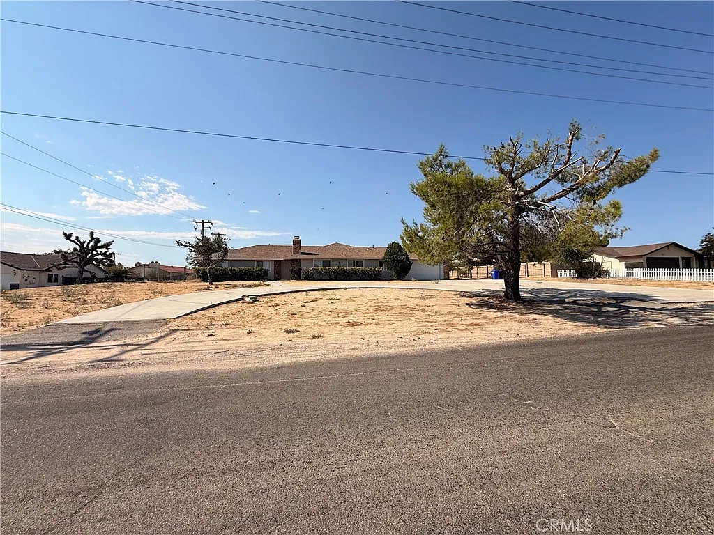 4 bed, 2.5 bath, 1802 sqft, $2,800 — Photo 2