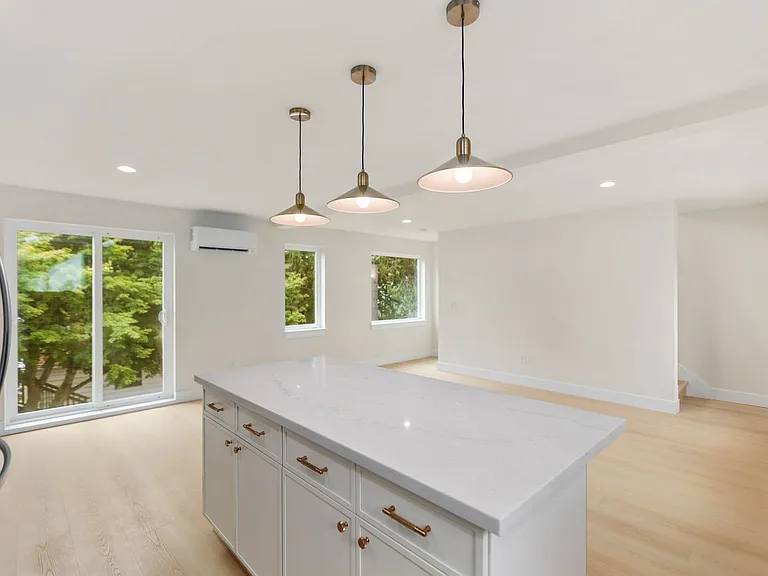 3207 NE 98th St — Photo 10