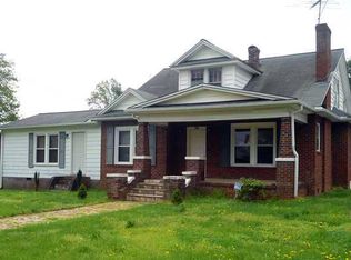 100 W School St, King, NC 27021