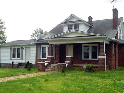100 W School St, King, NC, 27021