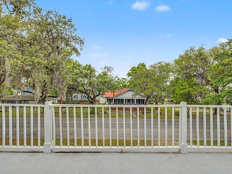 1207 E Anderson St #B — Photo 21