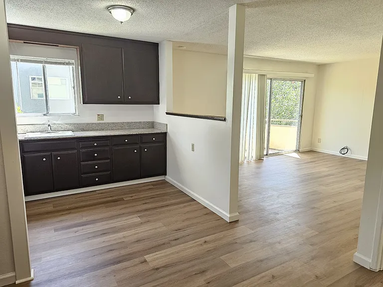 401 Cornell Ave #8 — Photo 5