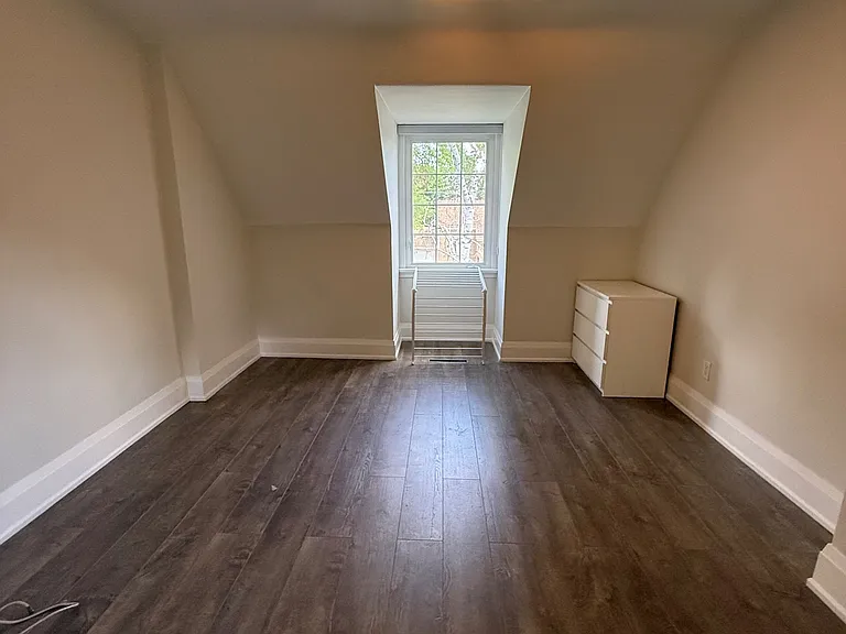 88 Lawrence Ave — Photo 19