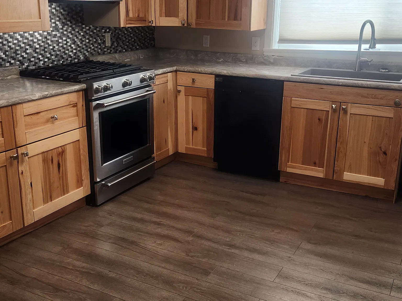2 bed, 1.5 bath, 1410 sqft, $1,200 — Photo 4