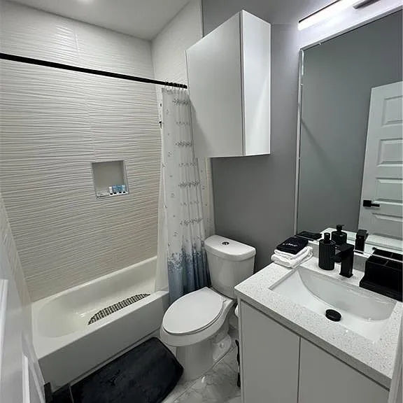 1421 Iris Ave #1 — Photo 7