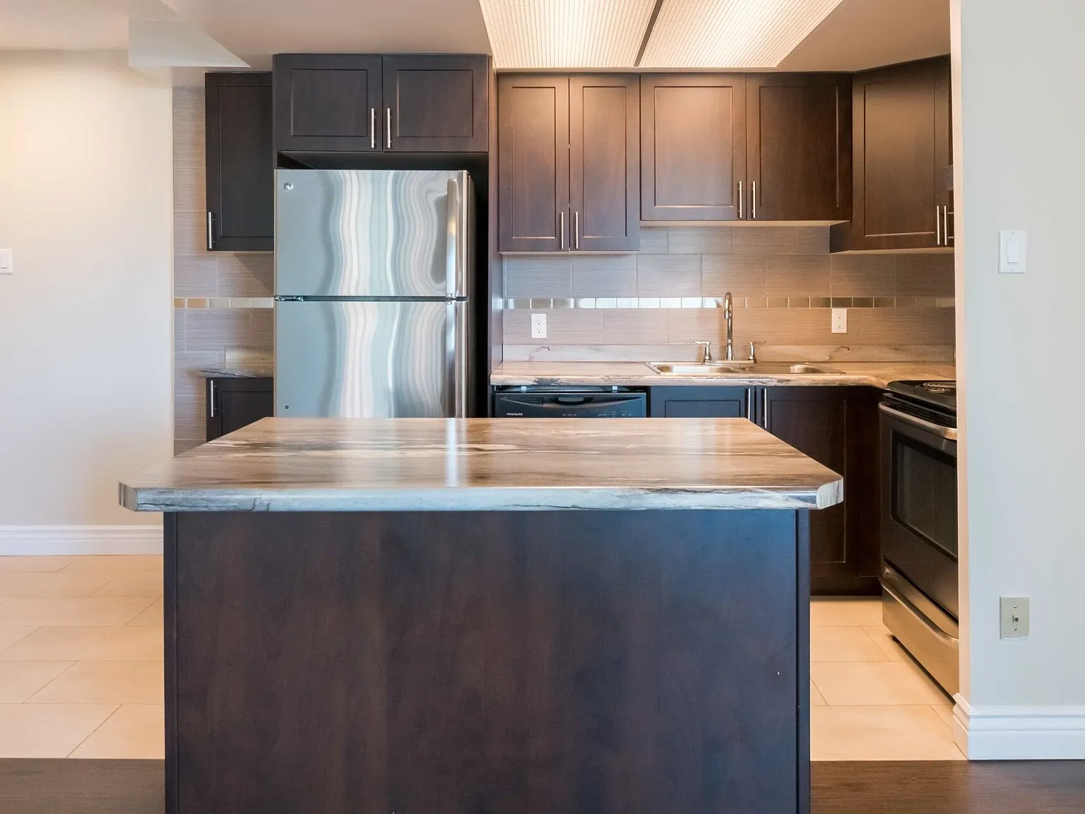Model - 627 MacDonald Ave — Photo 2