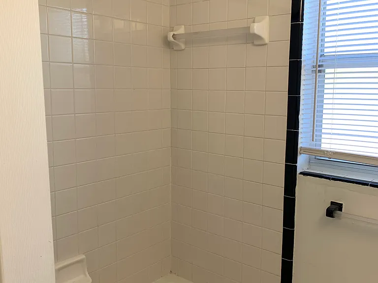 4220 Woodmere St #4220 — Photo 5