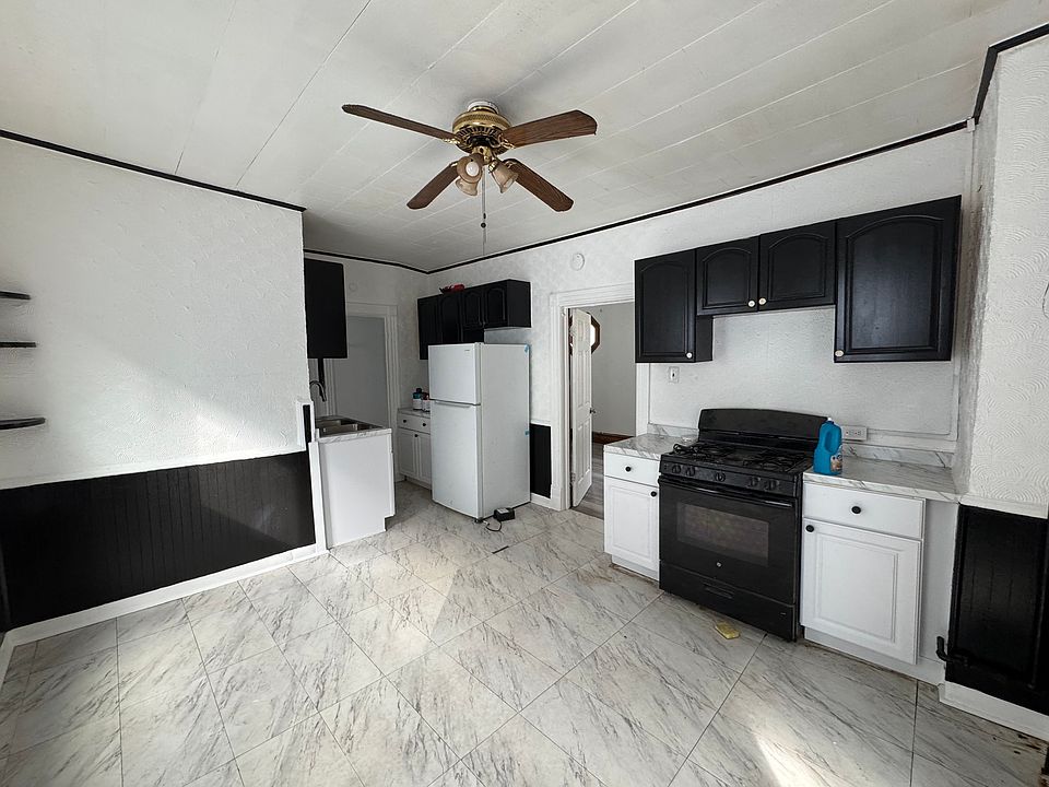 1st image of 108 Grote St #2