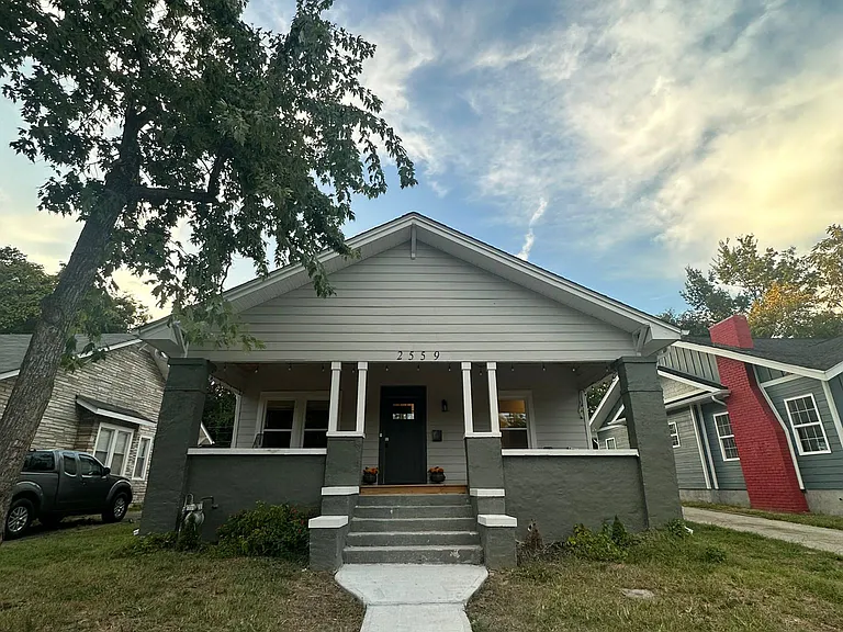 2559 E 5th Ave — Photo 4