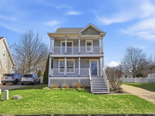 455 Waverly Ln, Howell, MI 48843