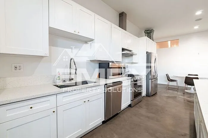 5655 E Beverly Blvd — Photo 4