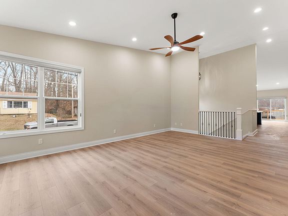 3rd image of 1504 Waverly Rd