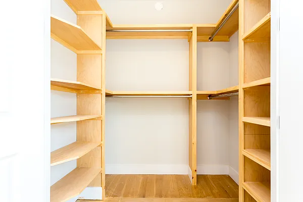 Rented by MNS | media 12