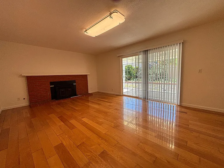 43090 Scofield Ct — Photo 9