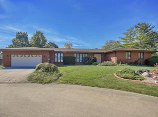 5 Floral Park Ct, Savoy, IL