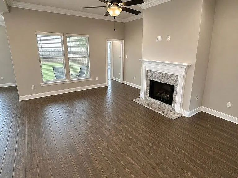 606 Acacia Dr — Photo 2