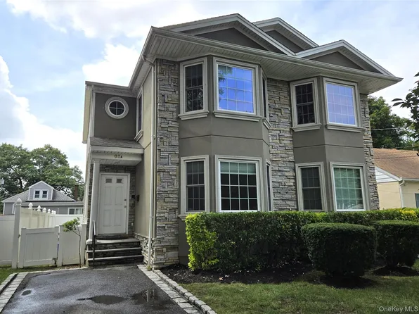 63 Dunwood Rd #A, Port Washington, NY 11050