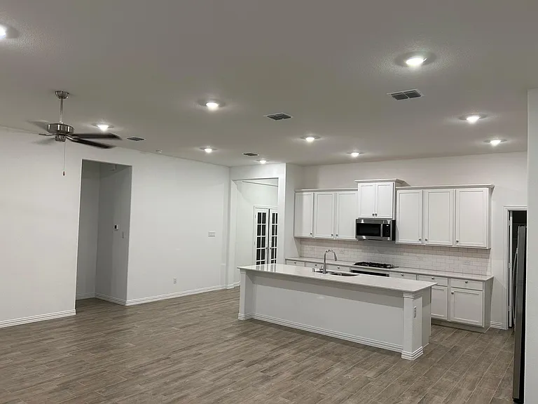 2513 Birchcrest Dr — Photo 1