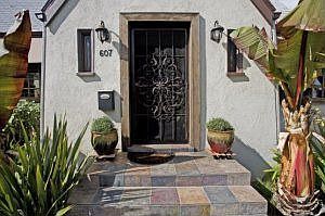 3rd image of 607 N Citrus Ave