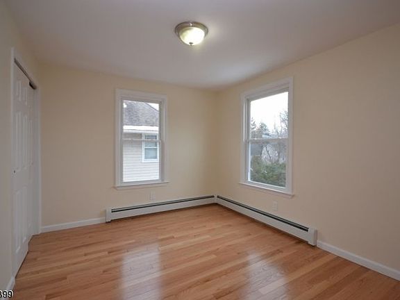 5th image of 35 Gould Pl #2