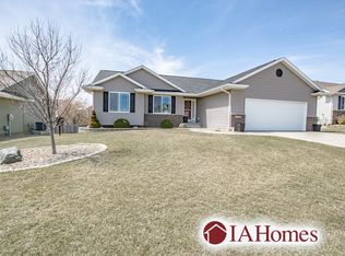3290 31st St, Marion, IA 52302
