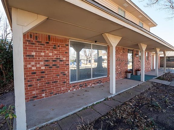 2nd image of 813 SW 25th St