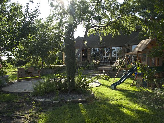 3rd image of 2401 Brenham Dr