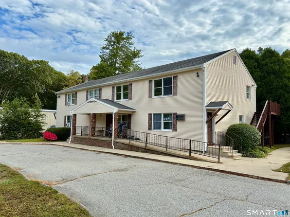 14 Fairway Dr #1, Ledyard, CT 06339