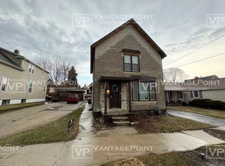 914 S 19th St, Manitowoc, WI 54220
