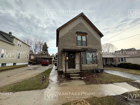 914 S 19th St, Manitowoc, WI 54220