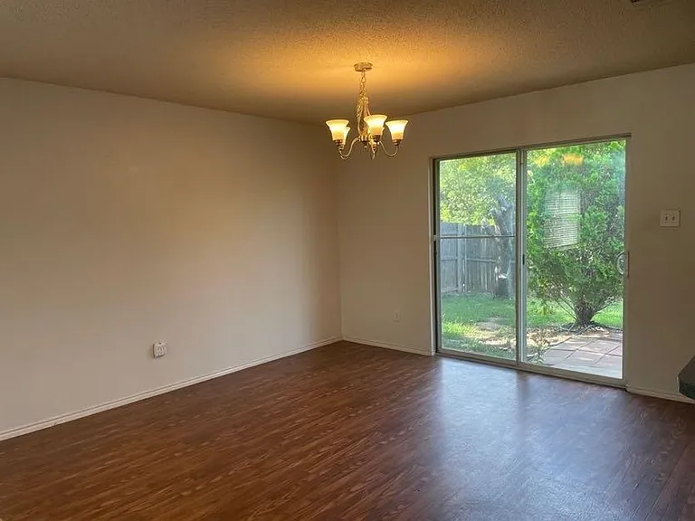 820 Eagle Dr — Photo 4