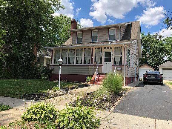 Front view with driveway
